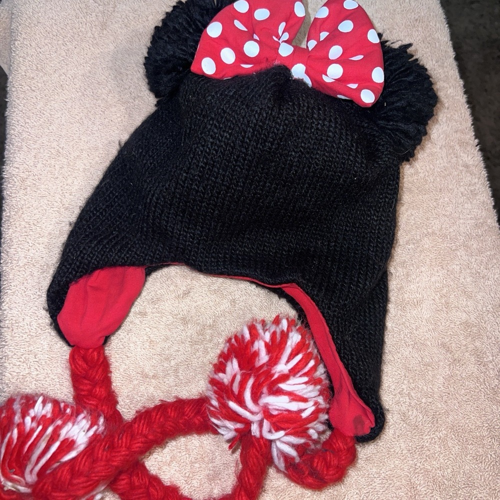 Disney Parks beanie MINNIE MOUSE with pom pom Adult One Size Genuine